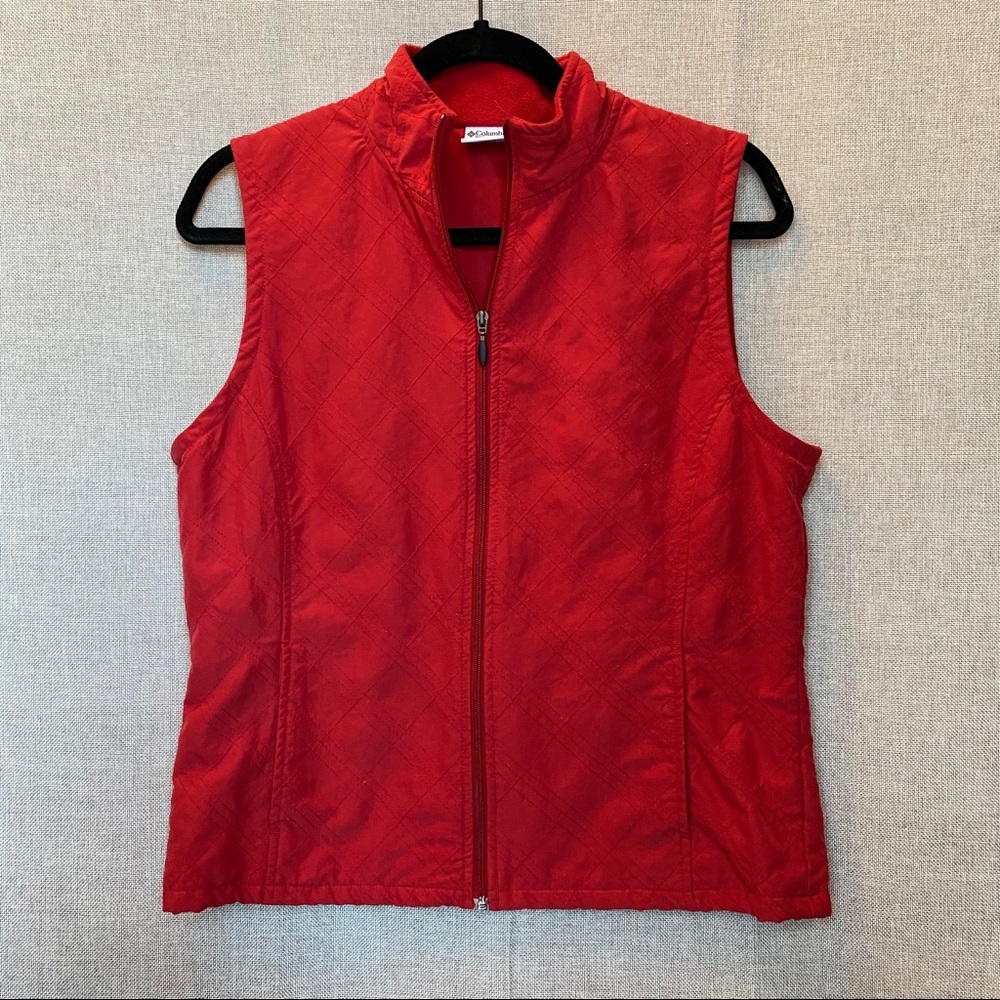 💗3 for $30💗Columbia Red Vest w/ Stitching Detail